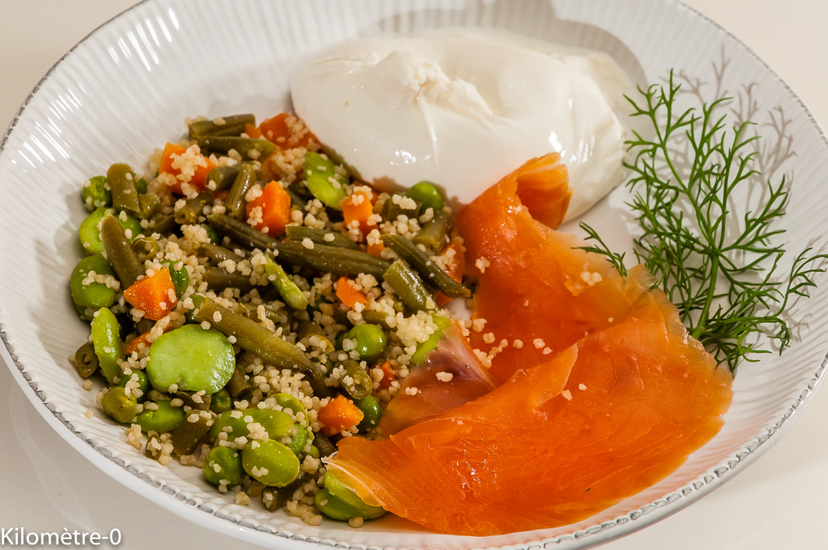 Photo de recette de salade de semoule, légumes, saumon, fromage de Kilomètre-0, blog de cuisine réalisée à partir de produits locaux et issus de circuits courts