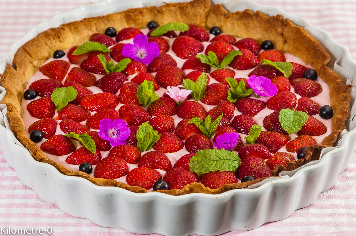 Photo de recette de tarte aux fraises, mousse de fruits rouges, cassis, mousse, dessert de Kilomètre-0, blog de cuisine réalisée à partir de produits locaux et issus de circuits courts