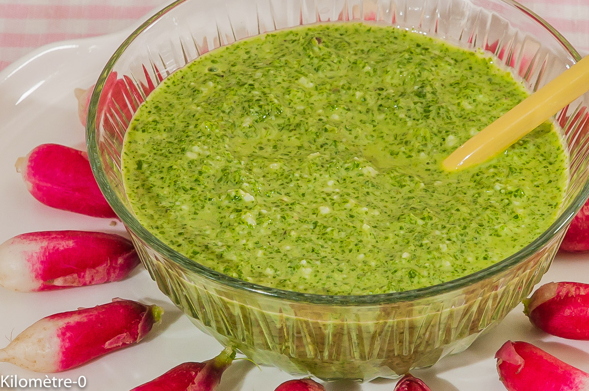 Photo de recette de pesto, pesto de fanes de radis, apéro, pas cher, rapide, facile, bio de Kilomètre-0, blog de cuisine réalisée à partir de produits locaux et issus de circuits courts