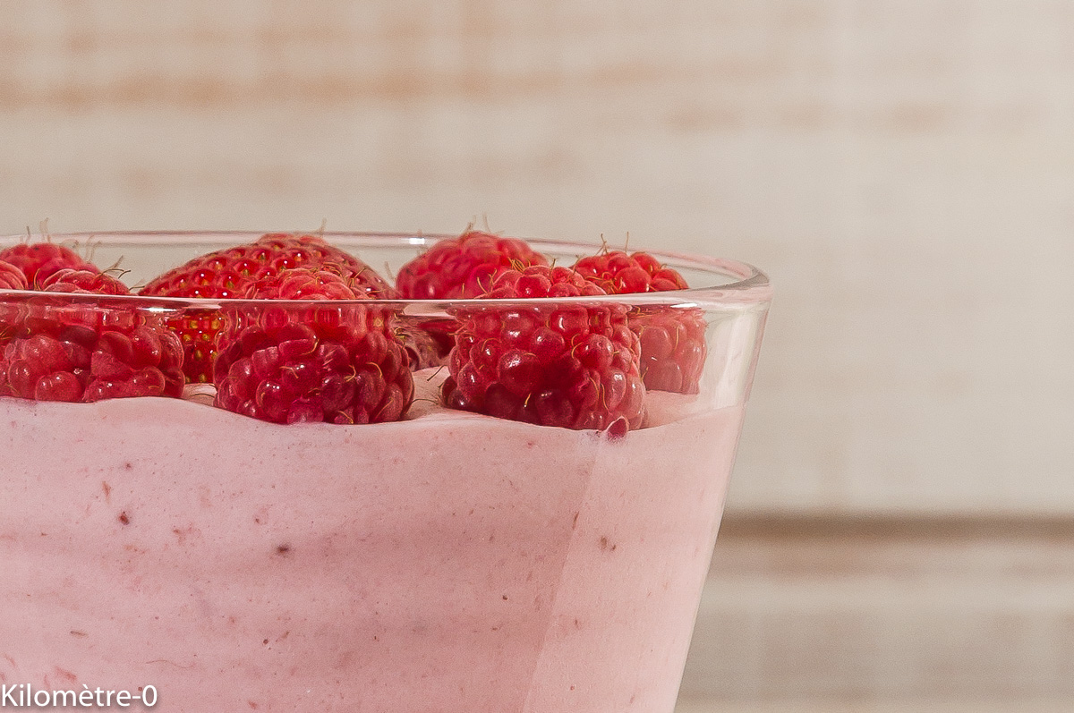 Photo de recette de mousse aux fruits rouges, légère, fraise, framboise de Kilomètre-0, blog de cuisine réalisée à partir de produits locaux et issus de circuits courts