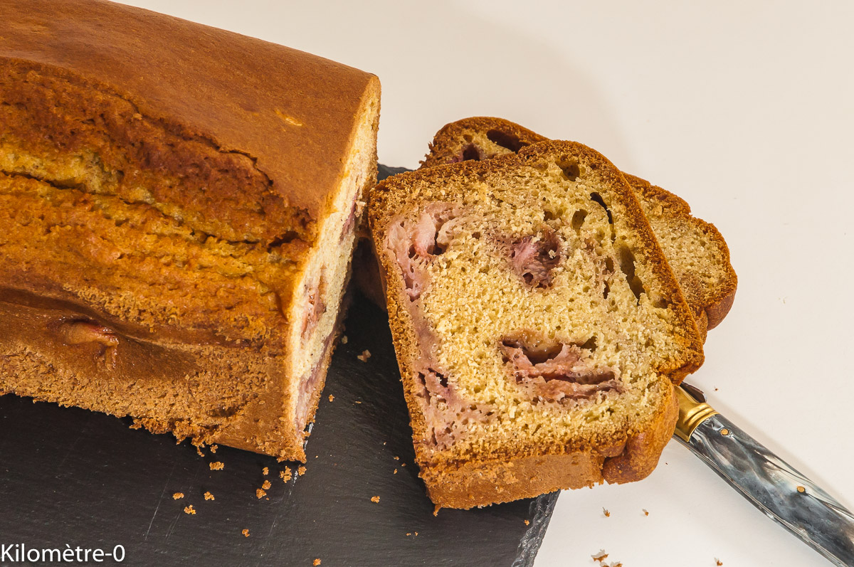 Photo de recette de cake aux fraise, gâteau facile aux fraises de Kilomètre-0, blog de cuisine réalisée à partir de produits locaux et issus de circuits courts