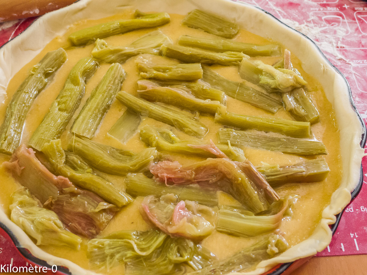 Photo de recette de tarte à la rhubarbe facile de Kilomètre-0, blog de cuisine réalisée à partir de produits locaux et issus de circuits courts