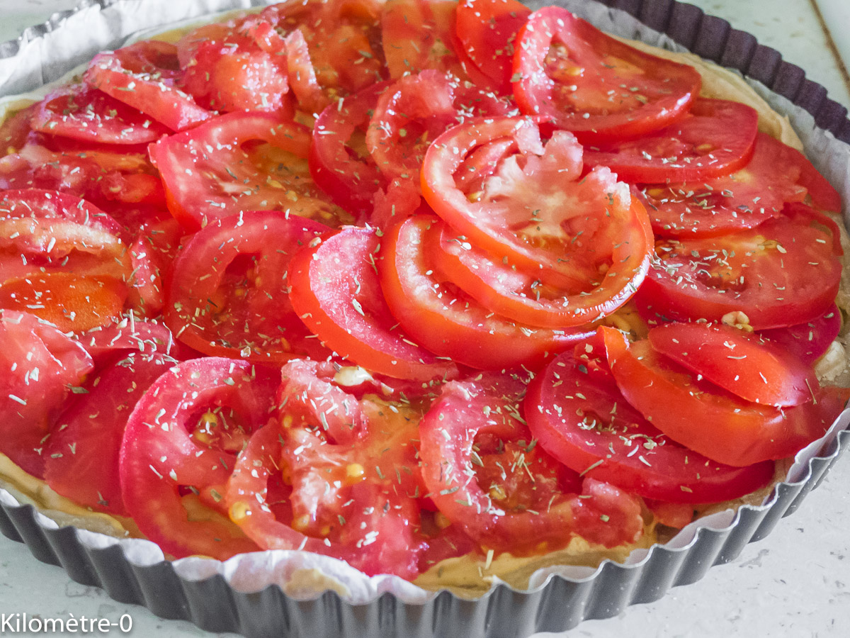 Photo de recette de tarte salé, été, tomate, moutarde deKilomètre-0, blog de cuisine réalisée à partir de produits locaux et issus de circuits courts