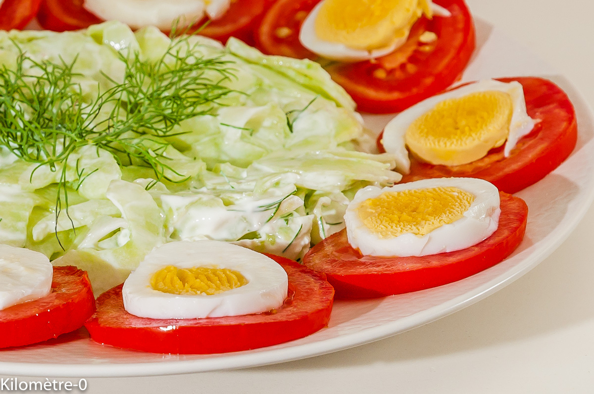 Photo de recette de salade de tomates, concombre, facile d'été de Kilomètre-0, blog de cuisine réalisée à partir de produits locaux et issus de circuits courts