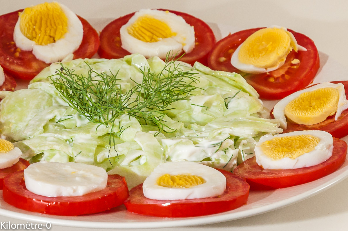 Photo de recette de salade de tomates, concombre, oeufs de Kilomètre-0, blog de cuisine réalisée à partir de produits locaux et issus de circuits courts