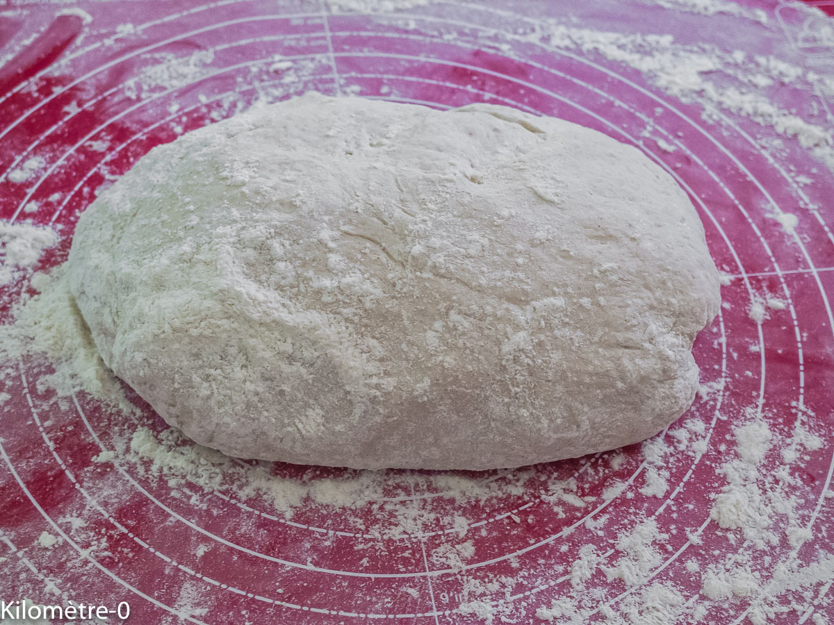 Photo de recette de pâte à pizza facile de Kilomètre-0, blog de cuisine réalisée à partir de produits locaux et issus de circuits courts