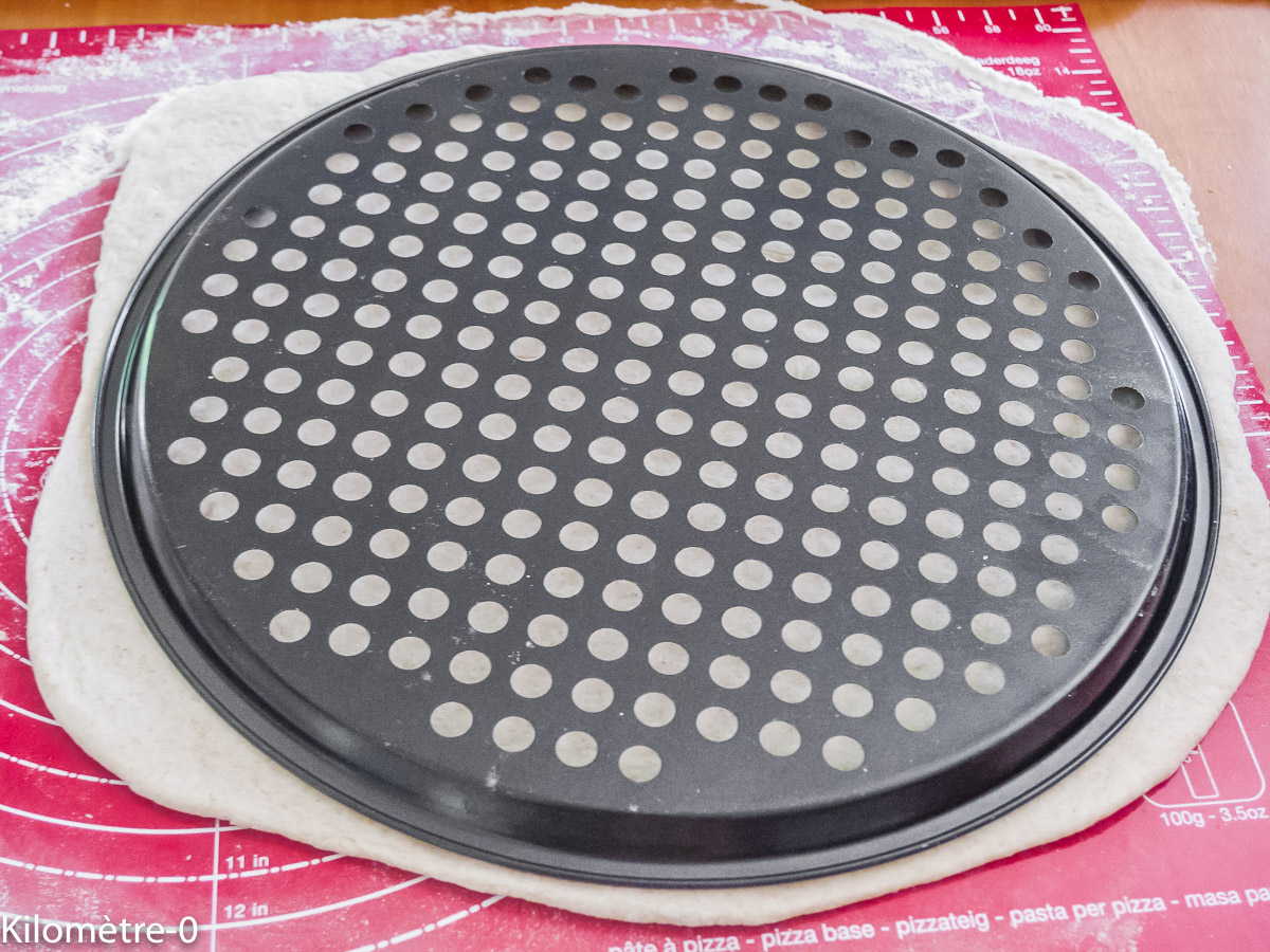 Photo de recette de pâte à pizza facile, bio de Kilomètre-0, blog de cuisine réalisée à partir de produits locaux et issus de circuits courts
