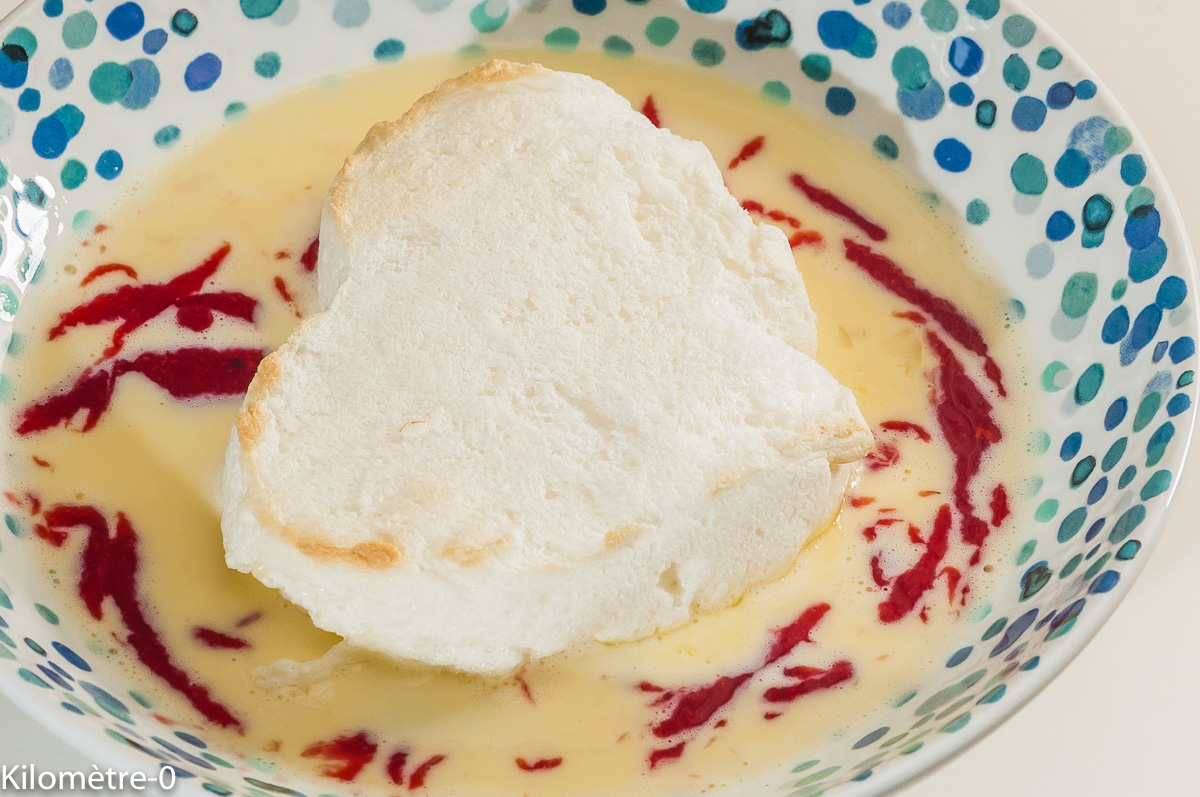 Photo de recette d'ile flottante, crème anglaise, framboises, dessert facile, cuisine française de Kilomètre-0, blog de cuisine réalisée à partir de produits locaux et issus de circuits courts