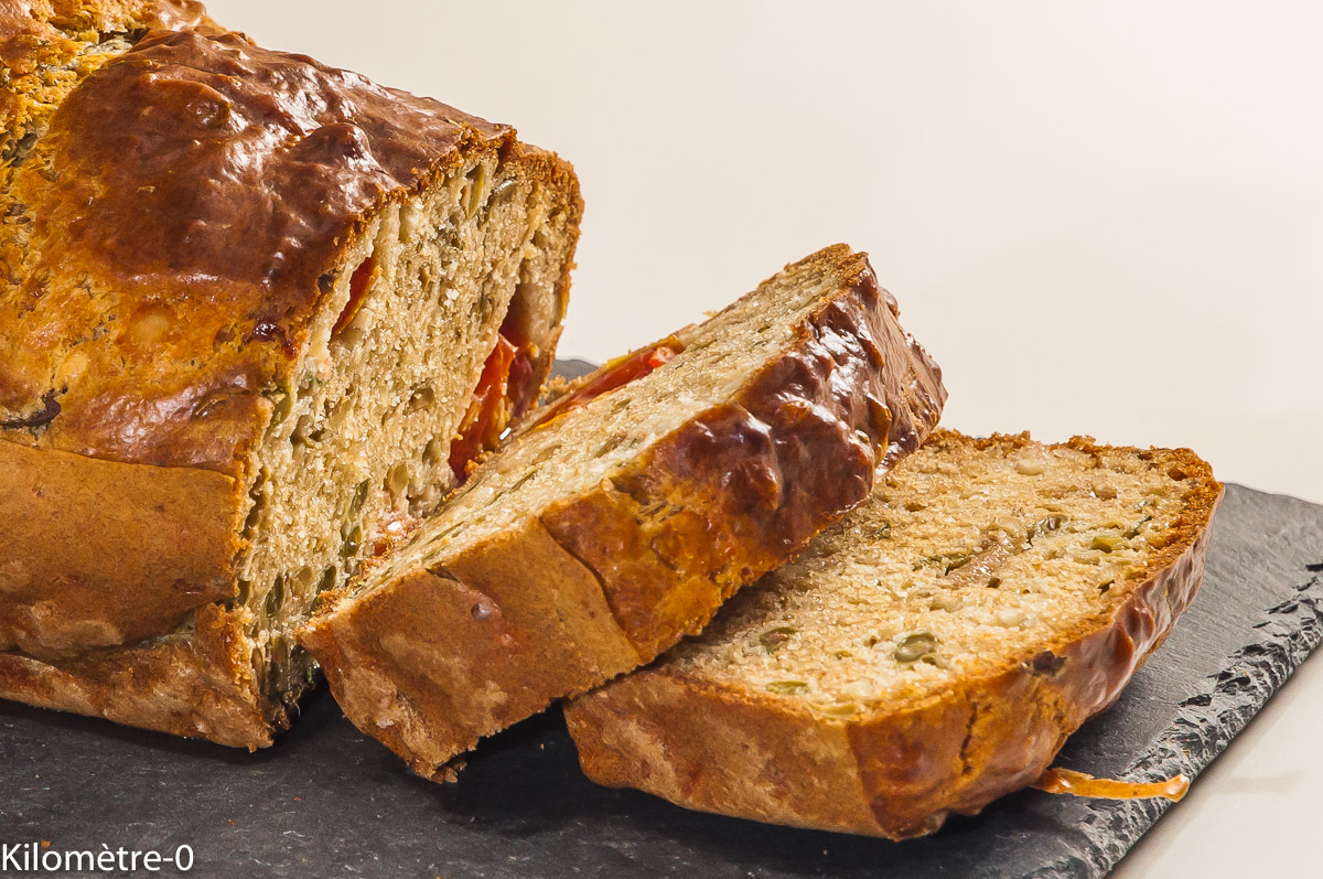 Photo de recette de cake salé, apéro, facile de Kilomètre-0, blog de cuisine réalisée à partir de produits locaux et issus de circuits courts