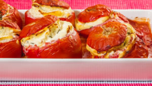 Photo de recette de  tomates farcies végétariennes, healthy, ricotta, facile, rapide, légère de Kilomètre-0, blog de cuisine réalisée à partir de produits locaux et issus de circuits courts