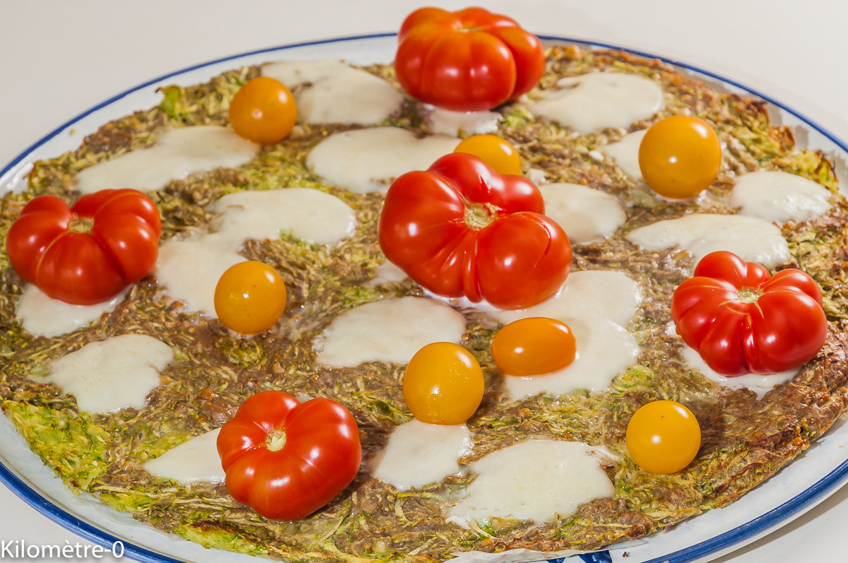 Photo de recette de pizza végétariene, healthy, légère, légumes de Kilomètre-0, blog de cuisine réalisée à partir de produits locaux et issus de circuits courts