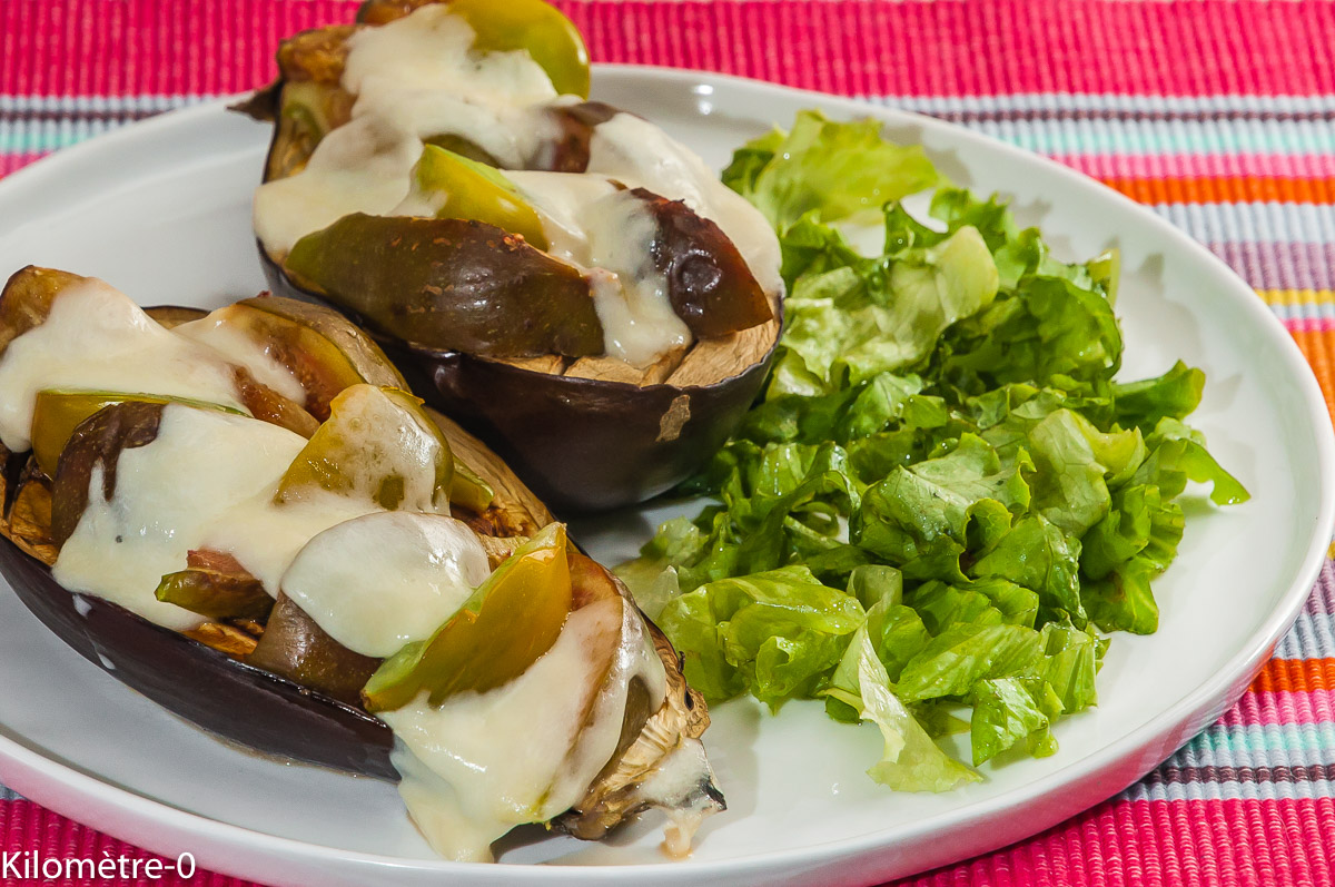 Photo de recette d'aubergine farcie végétarienne, healthy, bio de Kilomètre-0, blog de cuisine réalisée à partir de produits locaux et issus de circuits courts