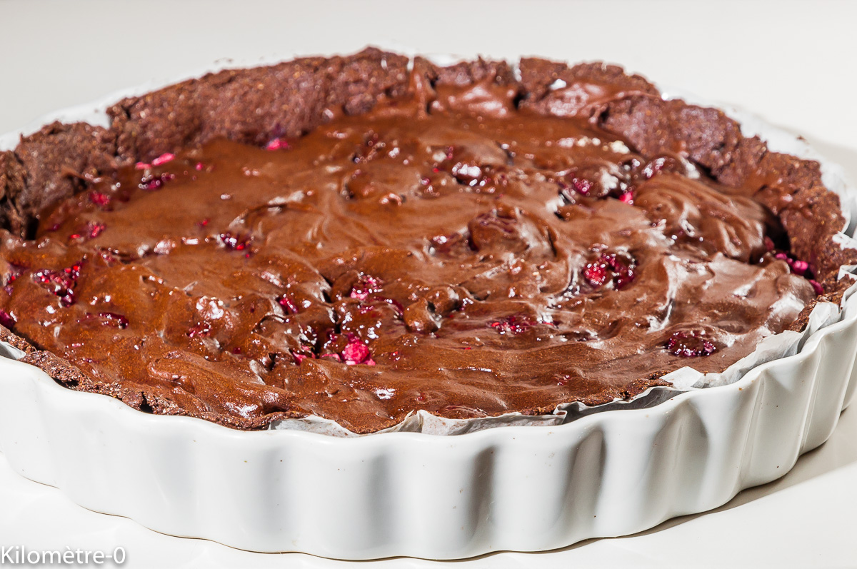 Photo de recette de tarte facile, chocolat, framboises, de  Kilomètre-0, blog de cuisine réalisée à partir de produits locaux et issus de circuits courts