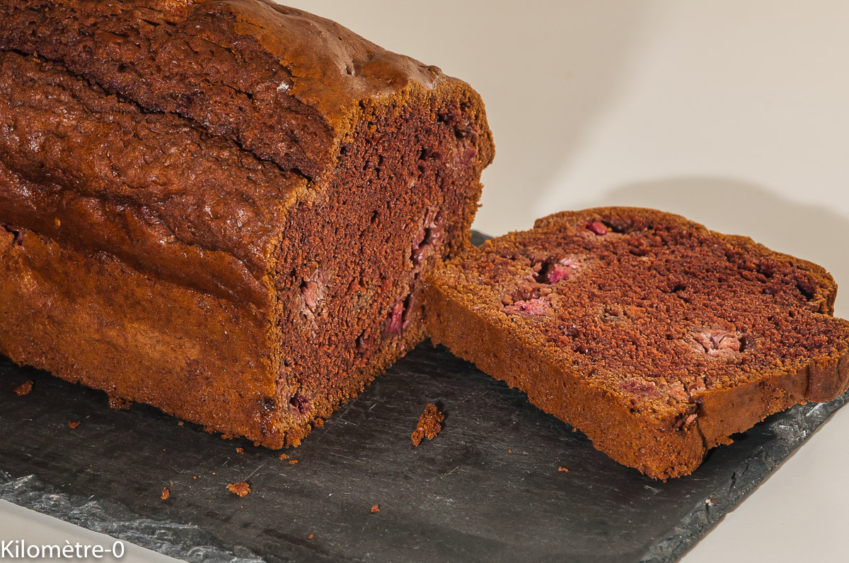 Photo de recette de cake facile, léger, gâteau du matin cacao, framboises de Kilomètre-0, blog de cuisine réalisée à partir de produits locaux et issus de circuits courts