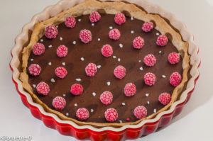 Photo de recette de tarte au chocolat et aux framboises, facile, maison, dessert, fruits rouges,  Kilomètre-0, blog de cuisine réalisée à partir de produits locaux et issus de circuits courts