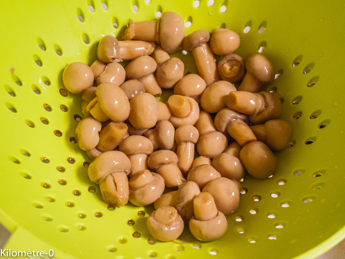 Riz jollof : étape 4 — ainsi que les champignons et laissez-les cuire un bon quart d'heure.