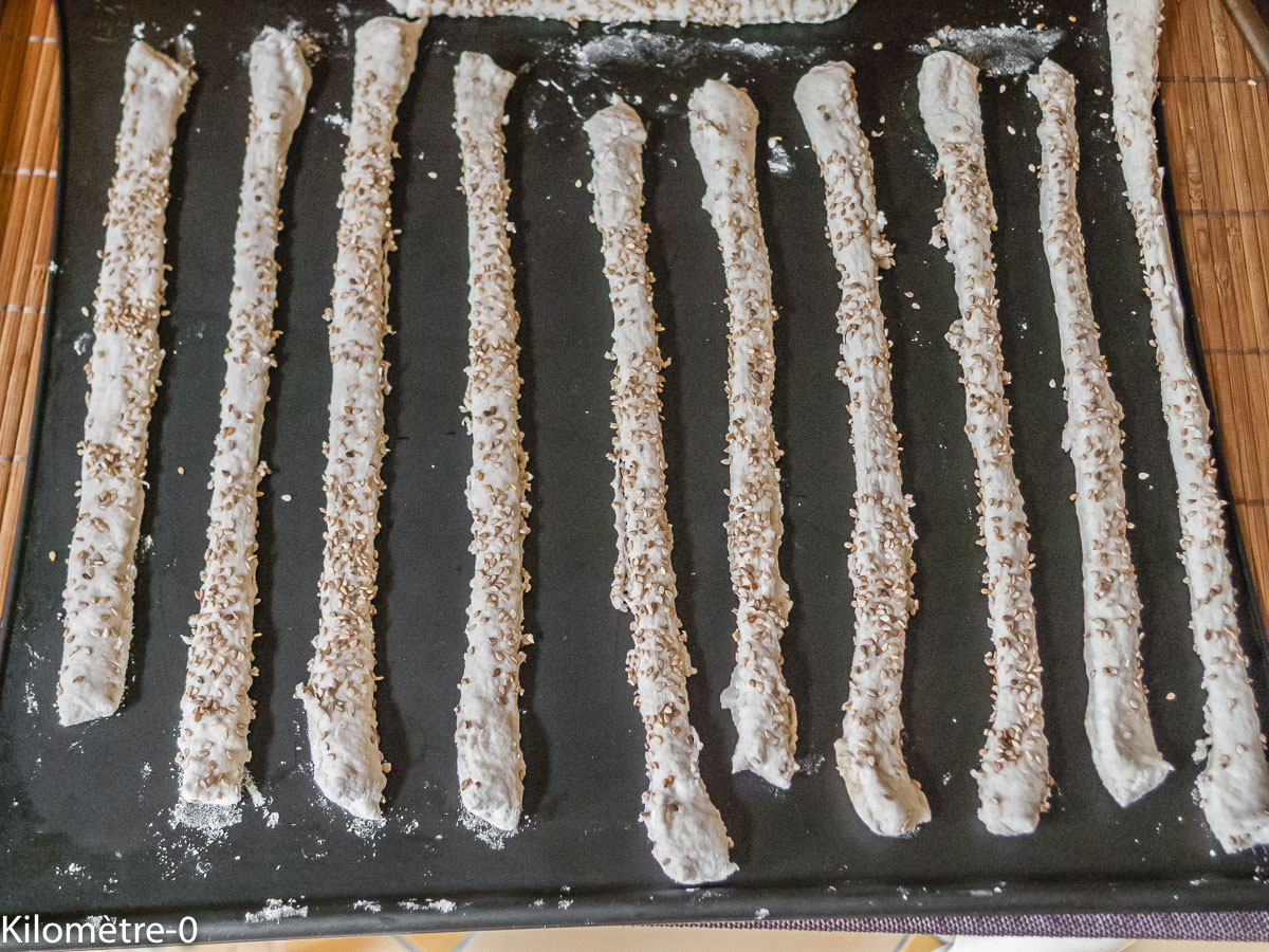 Photo de recette de gressins, apéro, pain, flûtes de Kilomètre-0, blog de cuisine réalisée à partir de produits locaux et issus de circuits courts