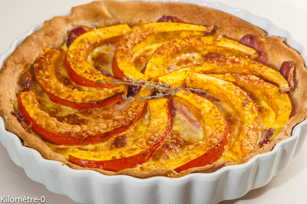 Photo de recette de quiche d'automne, tarte salée, potimarron, lard, facile, pâte brisée facile, maison de Kilomètre-0, blog de cuisine réalisée à partir de produits locaux et issus de circuits courts