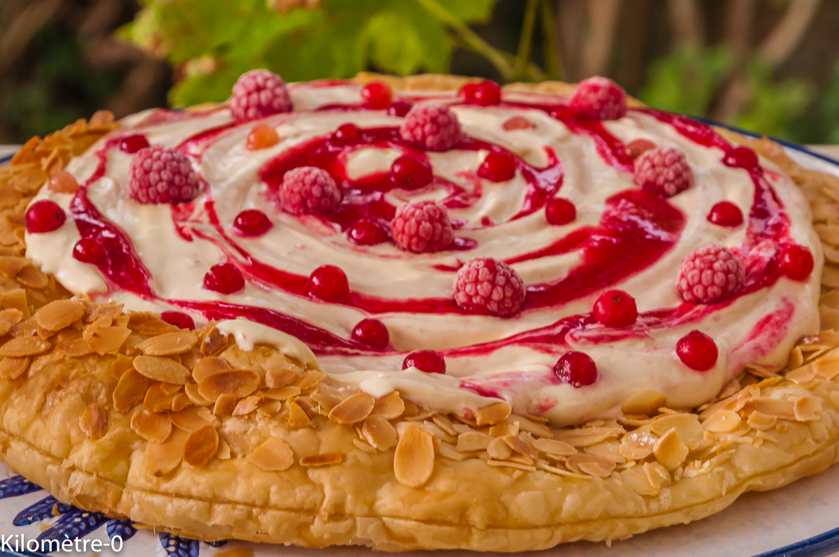 Photo de recette de dessert, feuilleté, fruits rouges, facile, rapide, groseilles, framboises de Kilomètre-0, blog de cuisine réalisée à partir de produits locaux et issus de circuits courts