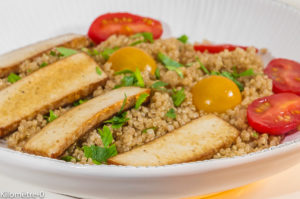 Photo de recette de quinoa, tofu, végétarienne, vegan, facile, rapide, tomates, légère, Kilomètre-0, blog de cuisine réalisée à partir de produits locaux et issus de circuits courts