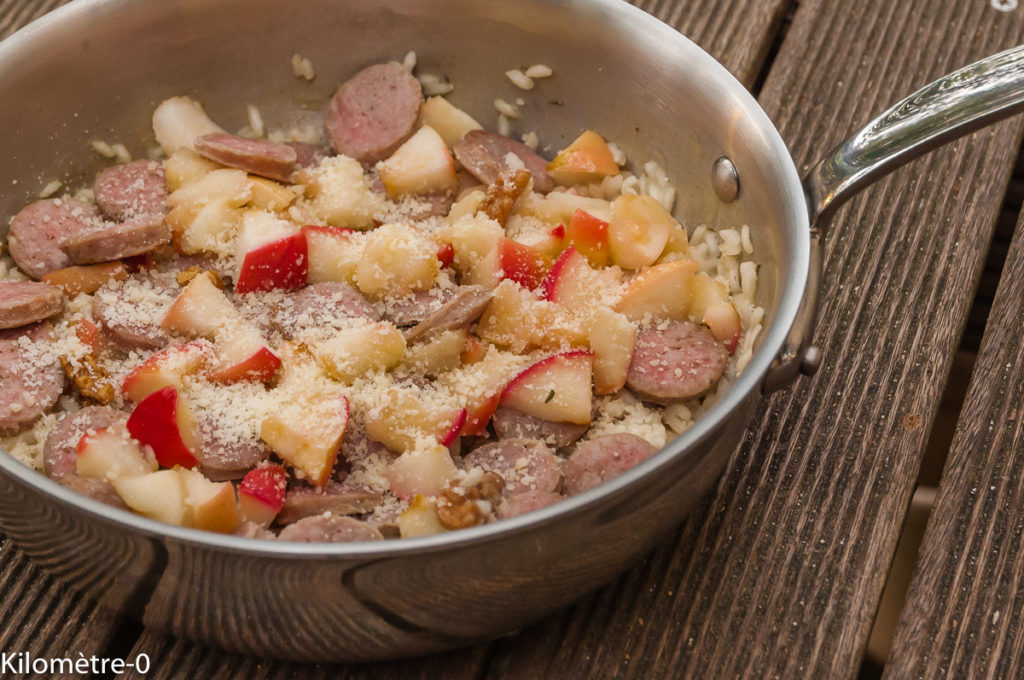 Photo de recette italienne, risotto facile, saucisse, pommes, noix de de Kilomètre-0, blog de cuisine réalisée à partir de produits locaux et issus de circuits courts