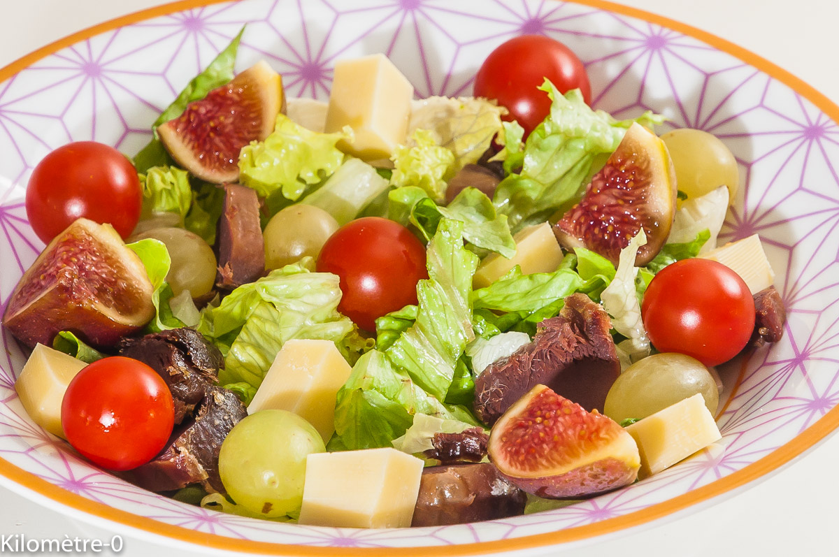 Photo de recette de salade composée, automne, figues, gésiers, raisins de Kilomètre-0, blog de cuisine réalisée à partir de produits locaux et issus de circuits courts