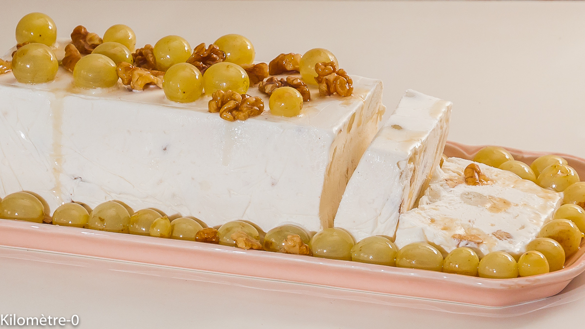 Photo de recette de glace italienne, facile, rapide, légère, fruits, automne, raisins, noix, miel de Kilomètre-0, blog de cuisine réalisée à partir de produits locaux et issus de circuits courts