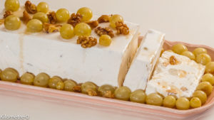 Photo de recette de cassata, glace, légère, facile, rapide, pas cher, raisins frais, noix, fromage frais, miel, cusine italienne, Italie deKilomètre-0, blog de cuisine réalisée à partir de produits locaux et issus de circuits courts