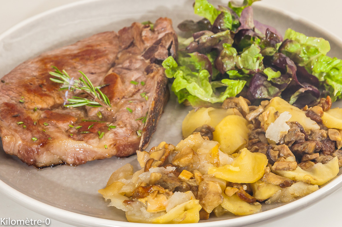 Photo de recette de côte de porc facile, échine, pommes, automne, champignons de Kilomètre-0, blog de cuisine réalisée à partir de produits locaux et issus de circuits courts