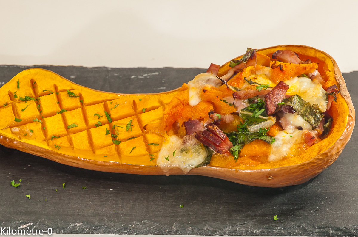 Photo de recette de butternut farcie, courge, automne, bio, bacon, mozzarella de Kilomètre-0, blog de cuisine réalisée à partir de produits locaux et issus de circuits courts