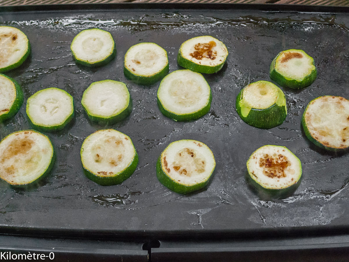 Photo de recette de courgettes grillées, bio, plancha de Kilomètre-0, blog de cuisine réalisée à partir de produits locaux et issus de circuits courts