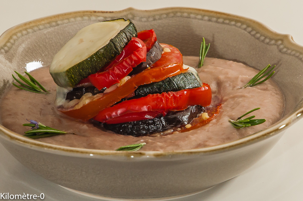 Photo de recette végétarienne, bio, haricots blancs, secs, aubergine, courgette, tomate, poivron, légumes de de Kilomètre-0, blog de cuisine réalisée à partir de produits locaux et issus de circuits courts