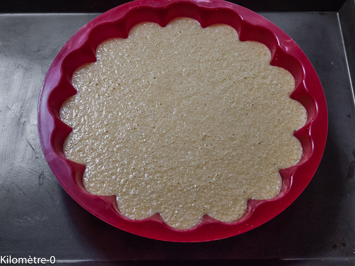 Flan cambodgien : étape 2 — Versez la préparation dans un moule et enfournez-le dans un four à 180° pendant 30 minutes