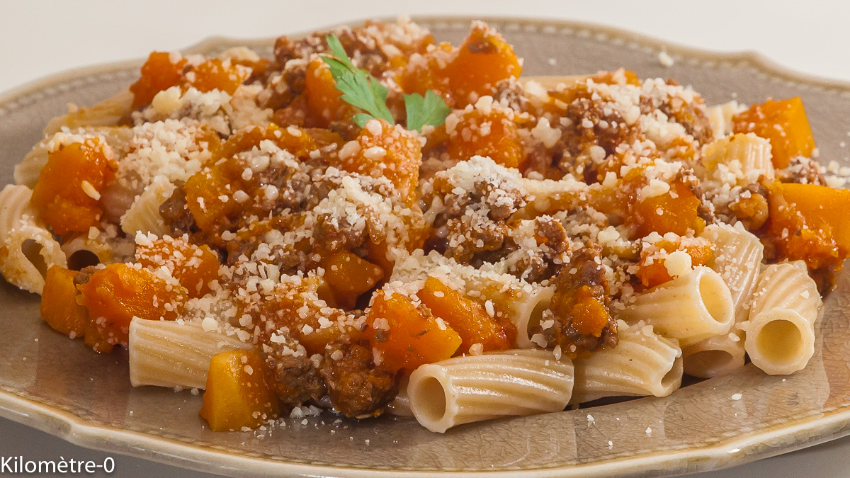 Photo de recette de pâtes bolognaise, courge, potimarron viande de boeuf, facile, itlaienne de Kilomètre-0, blog de cuisine réalisée à partir de produits locaux et issus de circuits courts