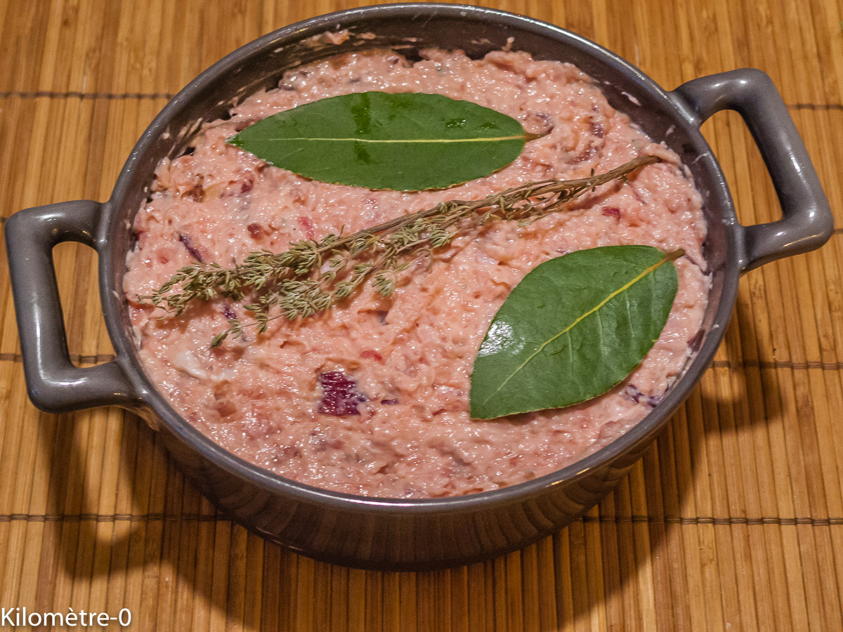 Photo de recette de terrine facile au porc, jambon, échine, noisettes de Kilomètre-0, blog de cuisine réalisée à partir de produits locaux et issus de circuits courts