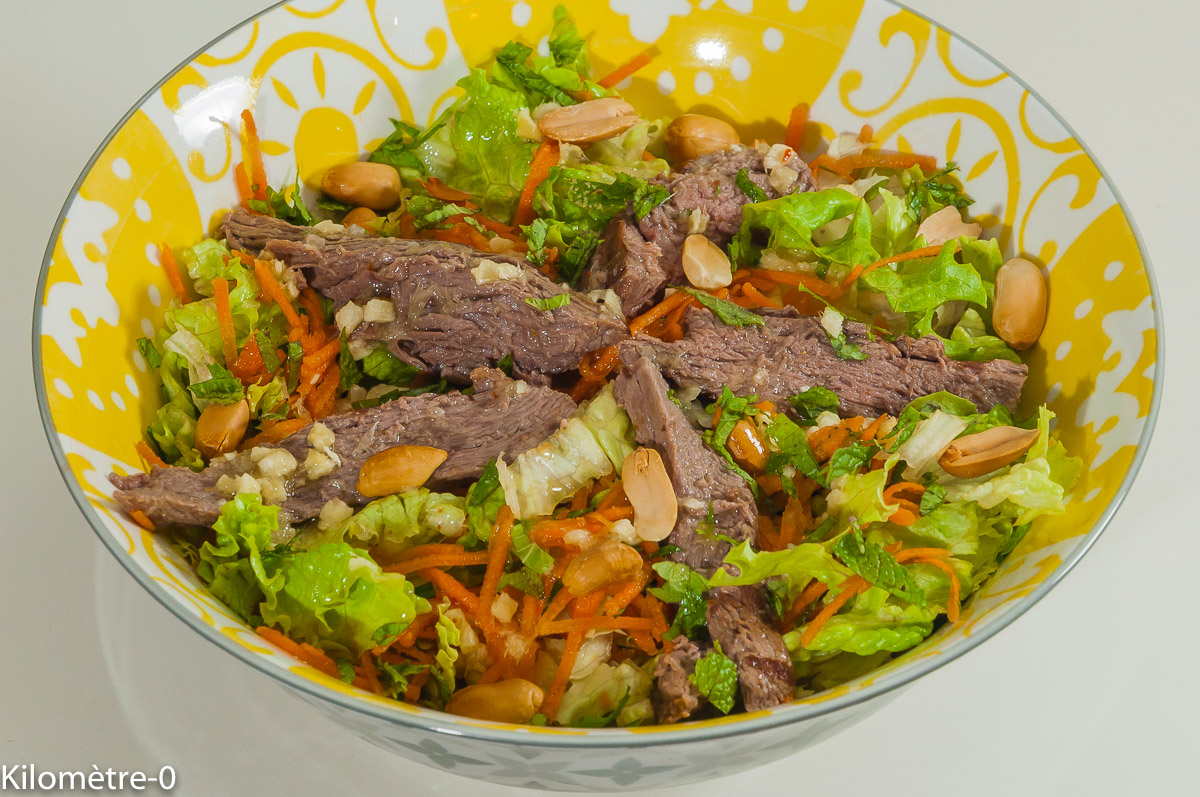 Photo de recette de salade thaie au boeuf, légère, rapide, facile, cuisine thaïlandaise, Thaïlande, cuisine asiatique, Asie, Kilomètre-0, blog de cuisine réalisée à partir de produits locaux et issus de circuits courts