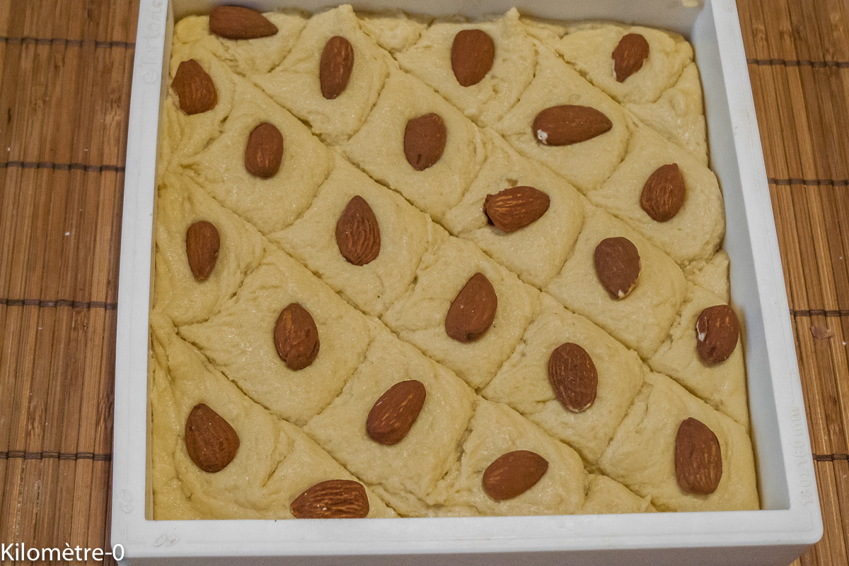 Photo de recette de basboosa, gâteau de semoule, Bahrein, ile de Barhein, Kilomètre-0, blog de cuisine réalisée à partir de produits locaux et issus de circuits courts