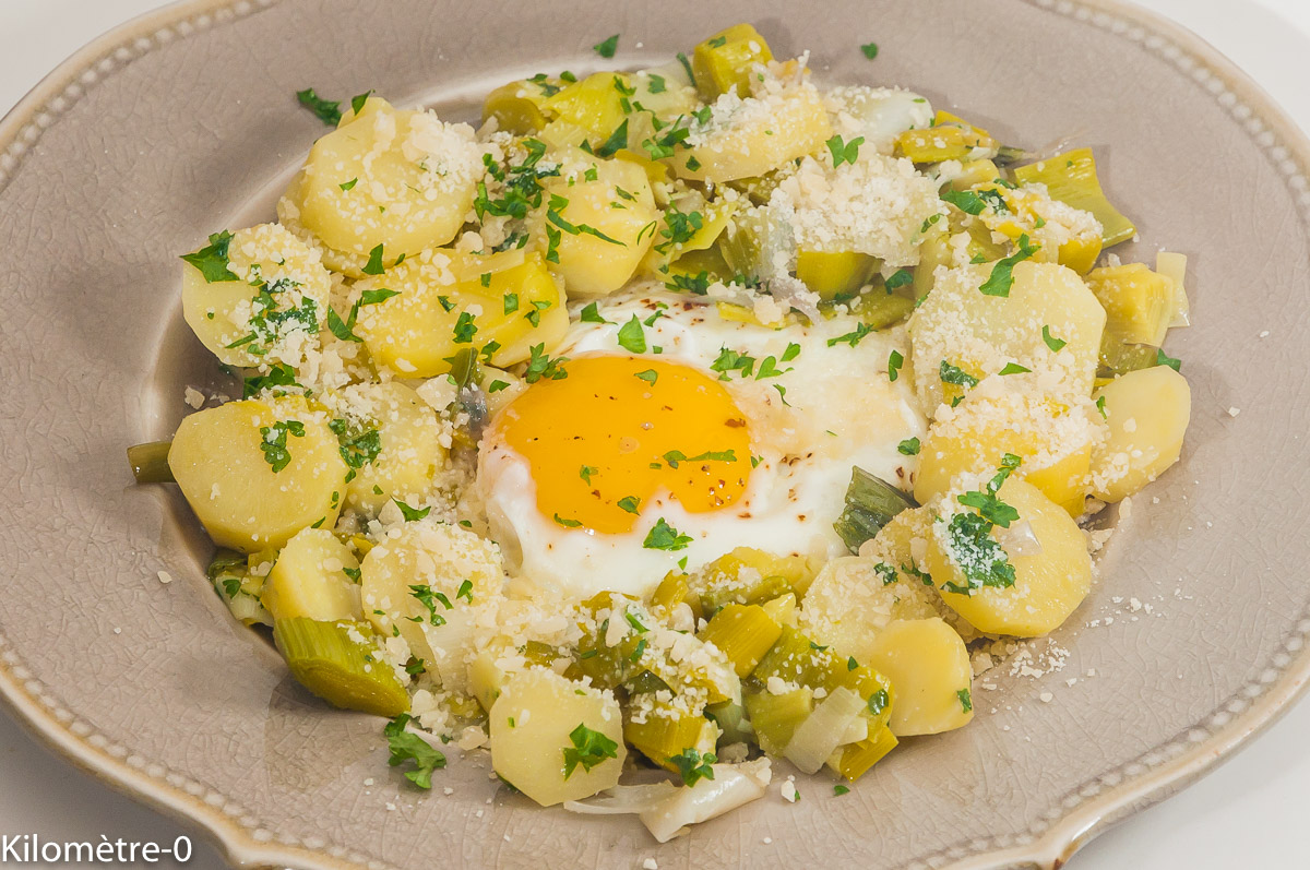 Photo de recette végétarienne, légumes d'hiver, oeuf, fromage, poireaux, pomme de terre, charlotte, grana padano, bio de de Kilomètre-0, blog de cuisine réalisée à partir de produits locaux et issus de circuits courts