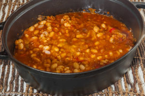 Photo de recette de cassoulet africain, mijoté, haricots blancs, recette nigérienne, cuisine du Niger, Kilomètre-0, blog de cuisine réalisée à partir de produits locaux et issus de circuits courts