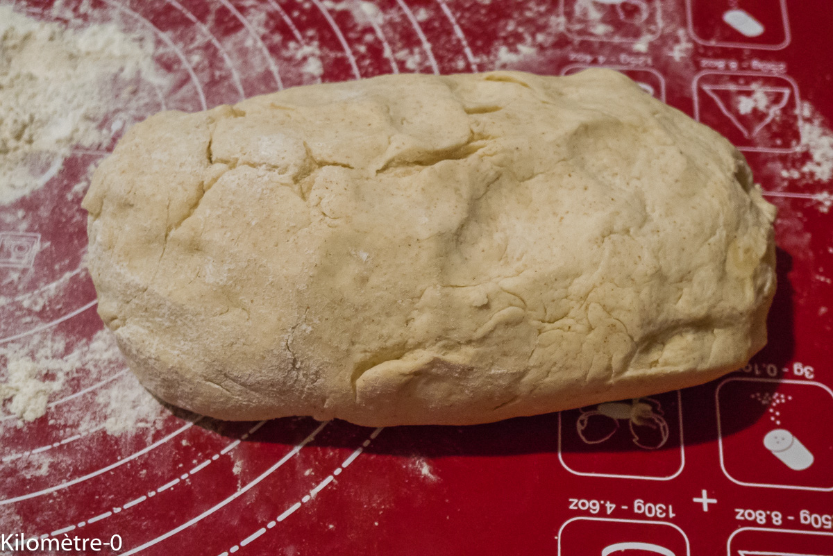 Photo de recette de pâte brisée facile, bio, naturelle, de Kilomètre-0, blog de cuisine réalisée à partir de produits locaux et issus de circuits courts