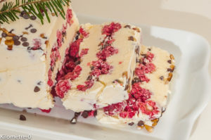 Photo de recette de bûche glacée maison aux fruits rouges, facile, rapide, économique, pas cher de Kilomètre-0, blog de cuisine réalisée à partir de produits locaux et issus de circuits courts