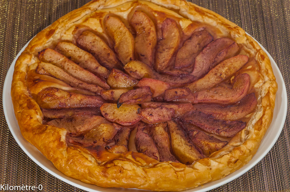 Photo de recette de tarte feuilletée aux poires, vin rouge, épices, facile, rapide, déssert, deKilomètre-0, blog de cuisine réalisée à partir de produits locaux et issus de circuits courts