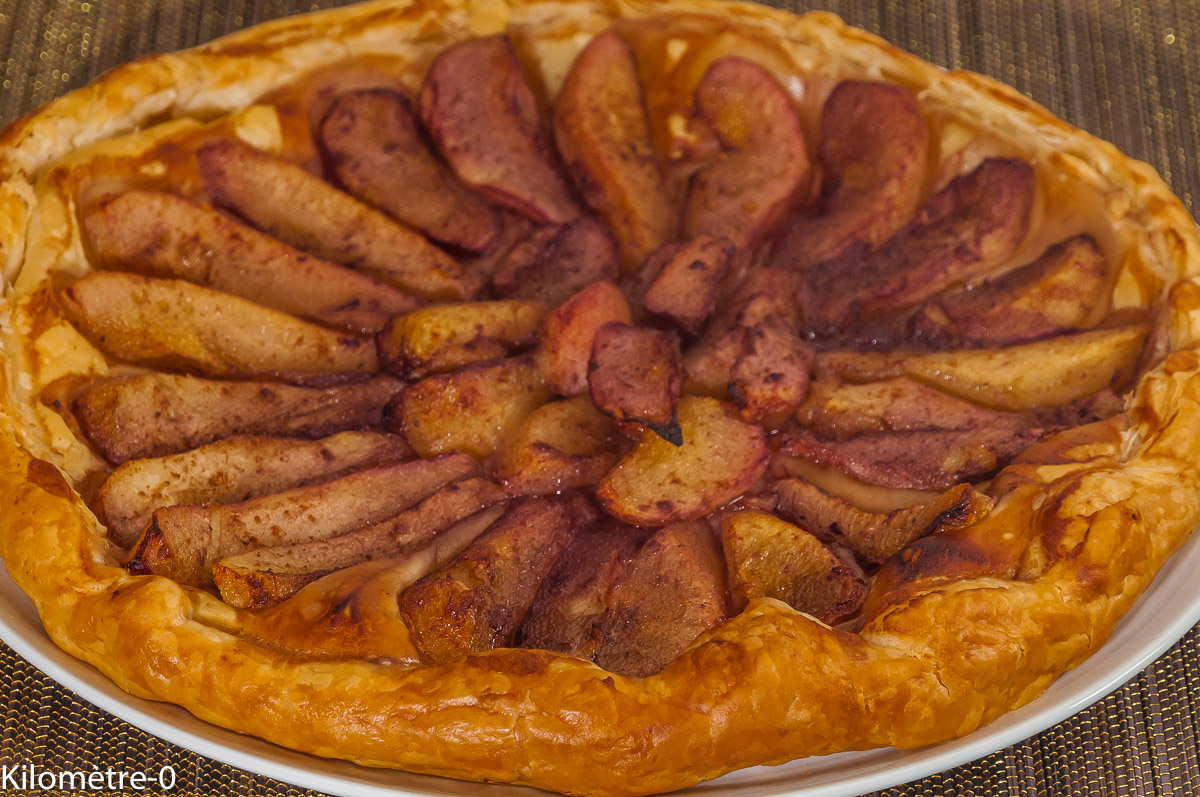 Photo de recette de tarte très facile aux poires, vin rouge, épices, rapide, de Kilomètre-0, blog de cuisine réalisée à partir de produits locaux et issus de circuits courts