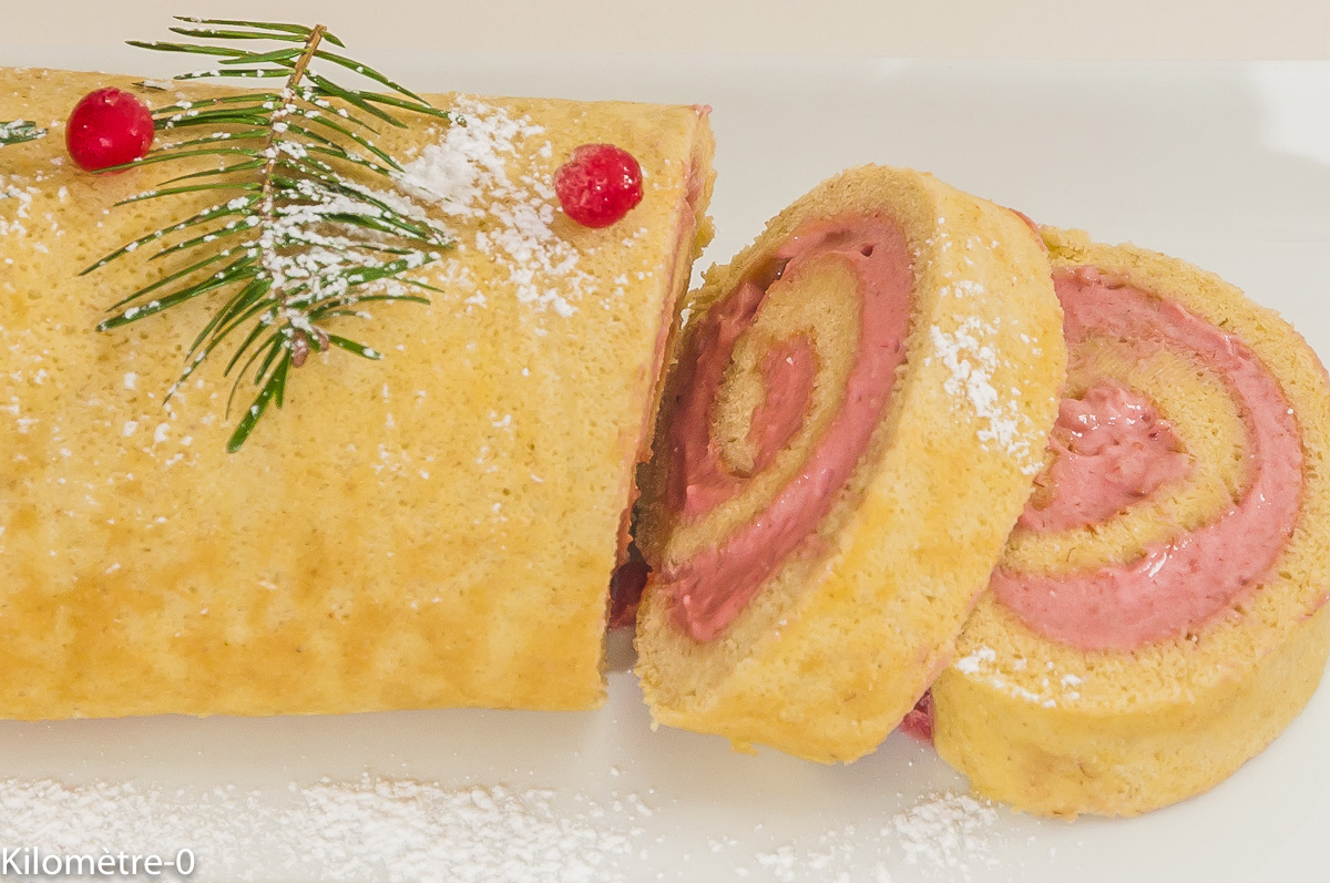 Photo de recette de bûche maison, très facile, aux fruits rouges, framboises, citron, limoncello de s de Kilomètre-0, blog de cuisine réalisée à partir de produits locaux et issus de circuits courts