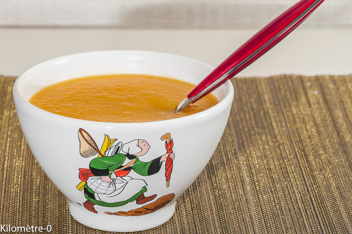 Photo de recette de soupe d'hiver bio, légumes, radis noirs et carottes deKilomètre-0, blog de cuisine réalisée à partir de produits locaux et issus de circuits courts