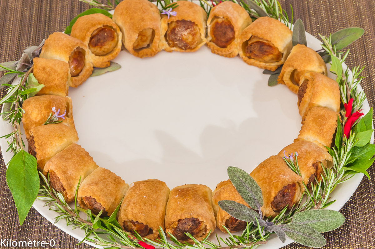 Photo de recette de couronne de Noël facile, boudins blancs, apéro, rapide, copains de de Kilomètre-0, blog de cuisine réalisée à partir de produits locaux et issus de circuits courts