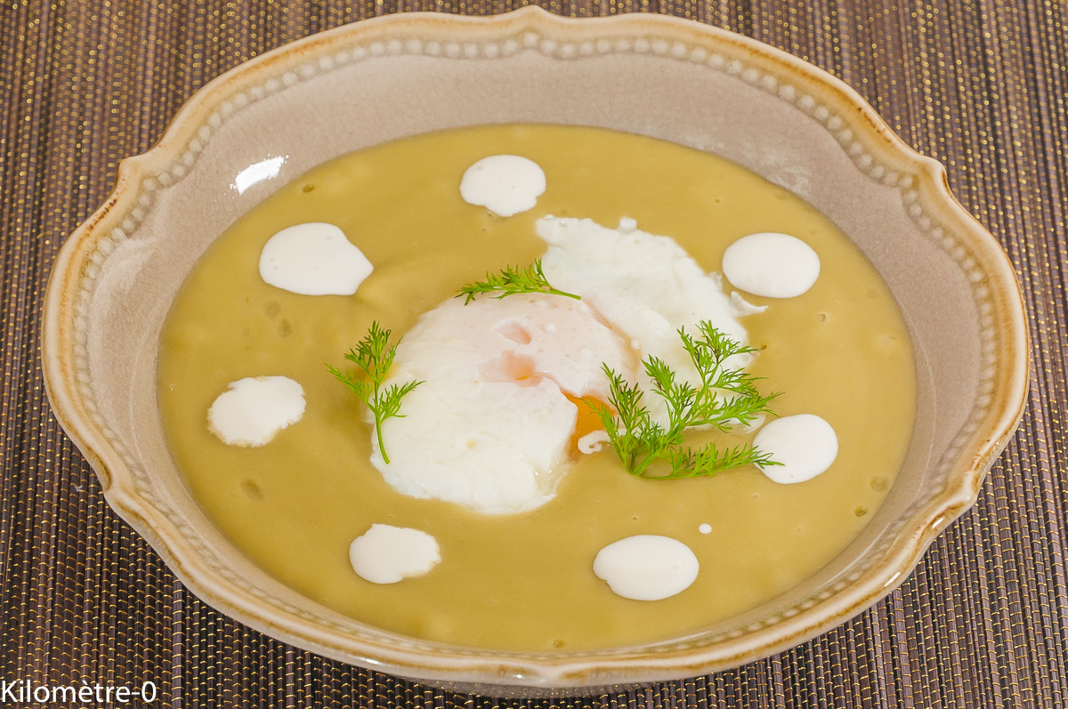 Photo de recette de velouté, soupe, pois cassés, oeuf poché, bio de Kilomètre-0, blog de cuisine réalisée à partir de produits locaux et issus de circuits courts