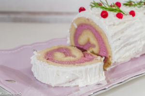 Photo de recette de bûche de Noël, framboises, légère, facile, rapide, fruits rouges, dessert, gâteau, hiver, biscuit roulé de Kilomètre-0, blog de cuisine réalisée à partir de produits locaux et issus de circuits courts