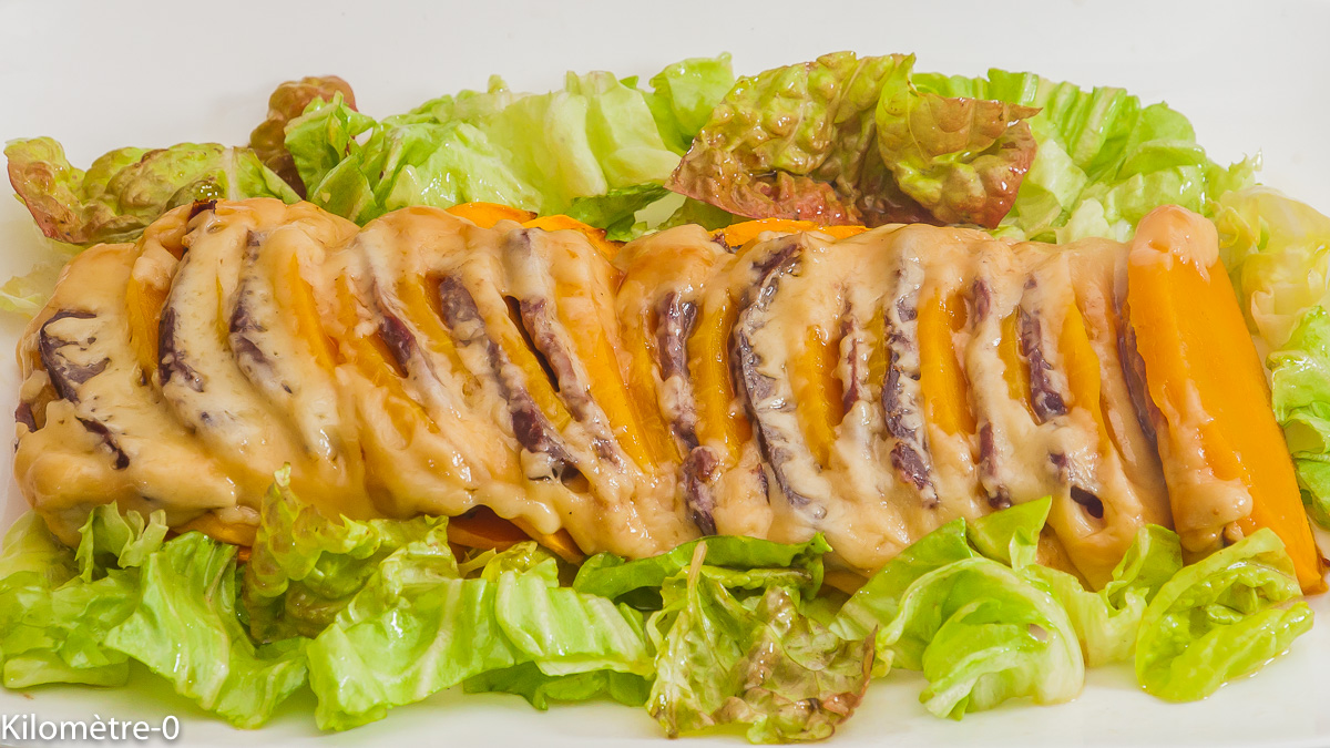 Photo de recette de hasselback de buttenut, courge, magret de canard fumé, comté, fromage, facile, léguumes, rapide, hiver, automne Kilomètre-0, blog de cuisine réalisée à partir de produits locaux et issus de circuits courts