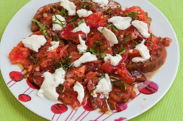 image de recette de tomates mozzarella, bio, légère, facile, rapide, healthy, végétarienne, du blog Kilomètre-0, cuisine de saison, bio